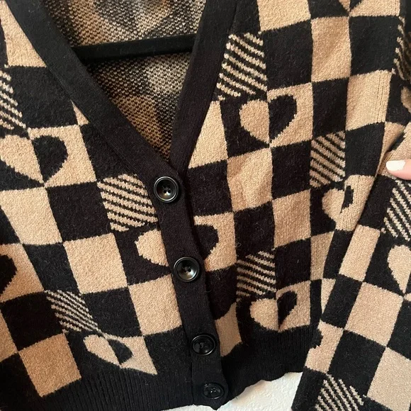 Checkered Heart Black and Tan Cropped Sweater - Picture 4 of 4